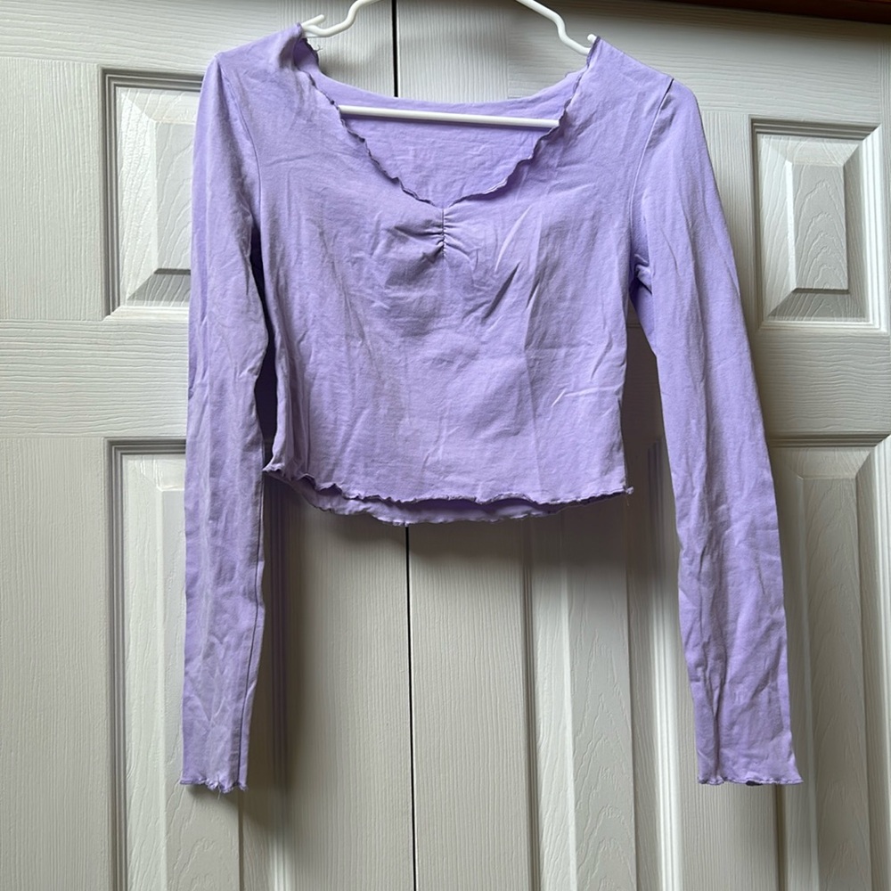 Women’s small purple long sleeves top